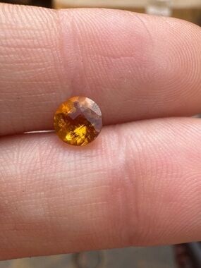 1.00f ful carat  rare genuine Spessartine garnet loose in gem jar